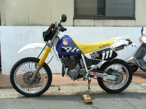 SUZUKI/XYL@DR250@SJ45A-1027