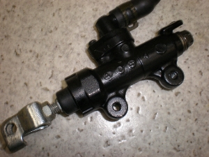z[lbg250/ HORNET A}X^[V_[ MC31