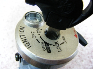VOiX125SR/ CYGNUS  CL[BOX LPRSE1720