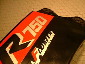 GSXR750 V[gJEE GR71F-1043