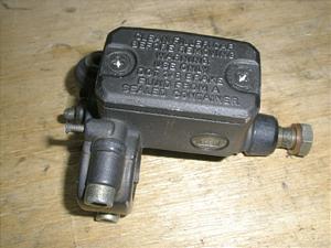 hDJeB750SS/ DUCATI Nb`}X^[V_[ ZDM750S-0005