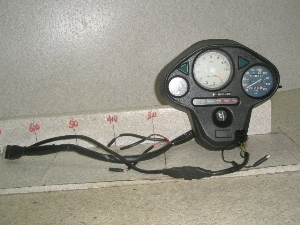 V40^K/ gOb`/ MOTO GUZZI/ Targa  [^[ 1PS14723J