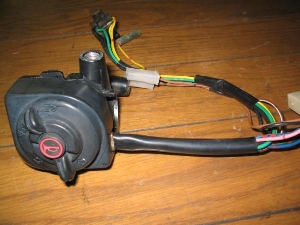 シグナス125/ CYGNUS スイッチ左 50V-0208