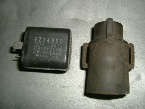 ZXR250-1 リレー2個 ZX250A-0125