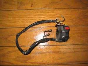TS200R ハンドルスイッチ右 SH12A-109